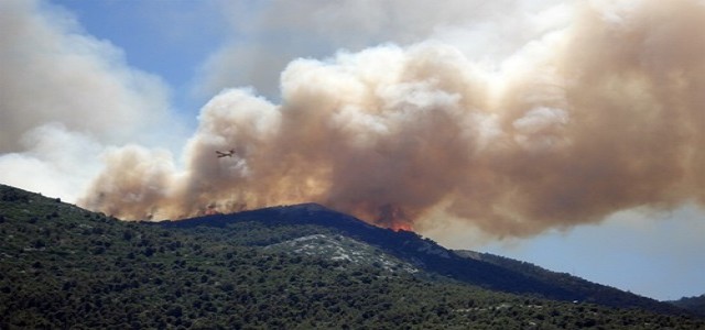 California wildfire prompts more evacuations as it jumps highway